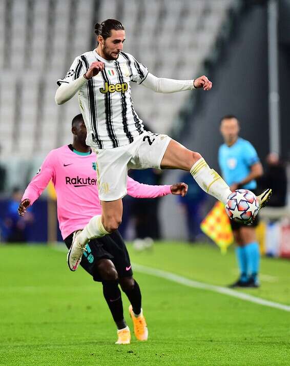 ראביו עולה גבוה // צילום: רויטרס